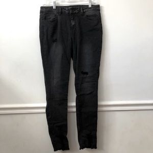 Black Mid-rise Skinny Jeans 🖤